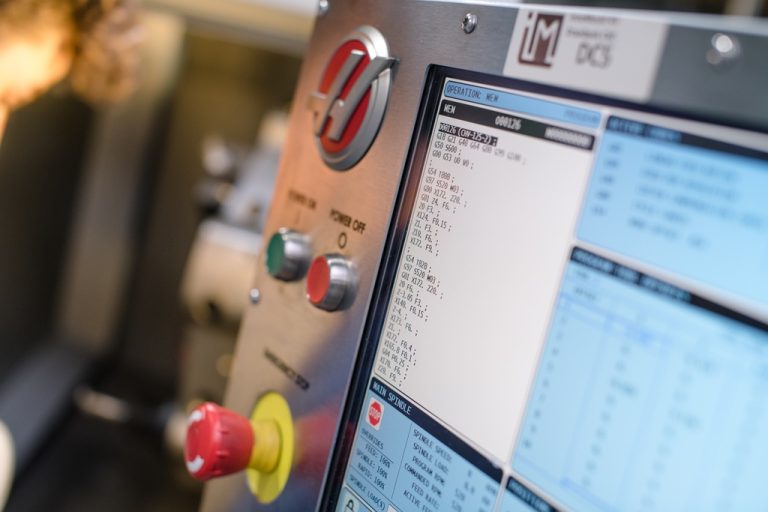 Bedieningspaneel van een CNC-machine