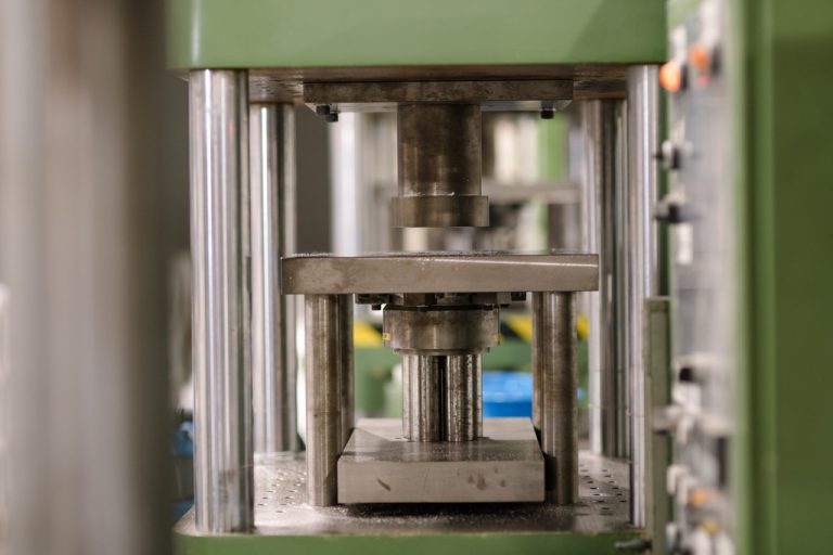 Matrijs in een hydraulische pers