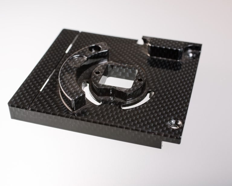 Zwart thermohardend plaatonderdeel